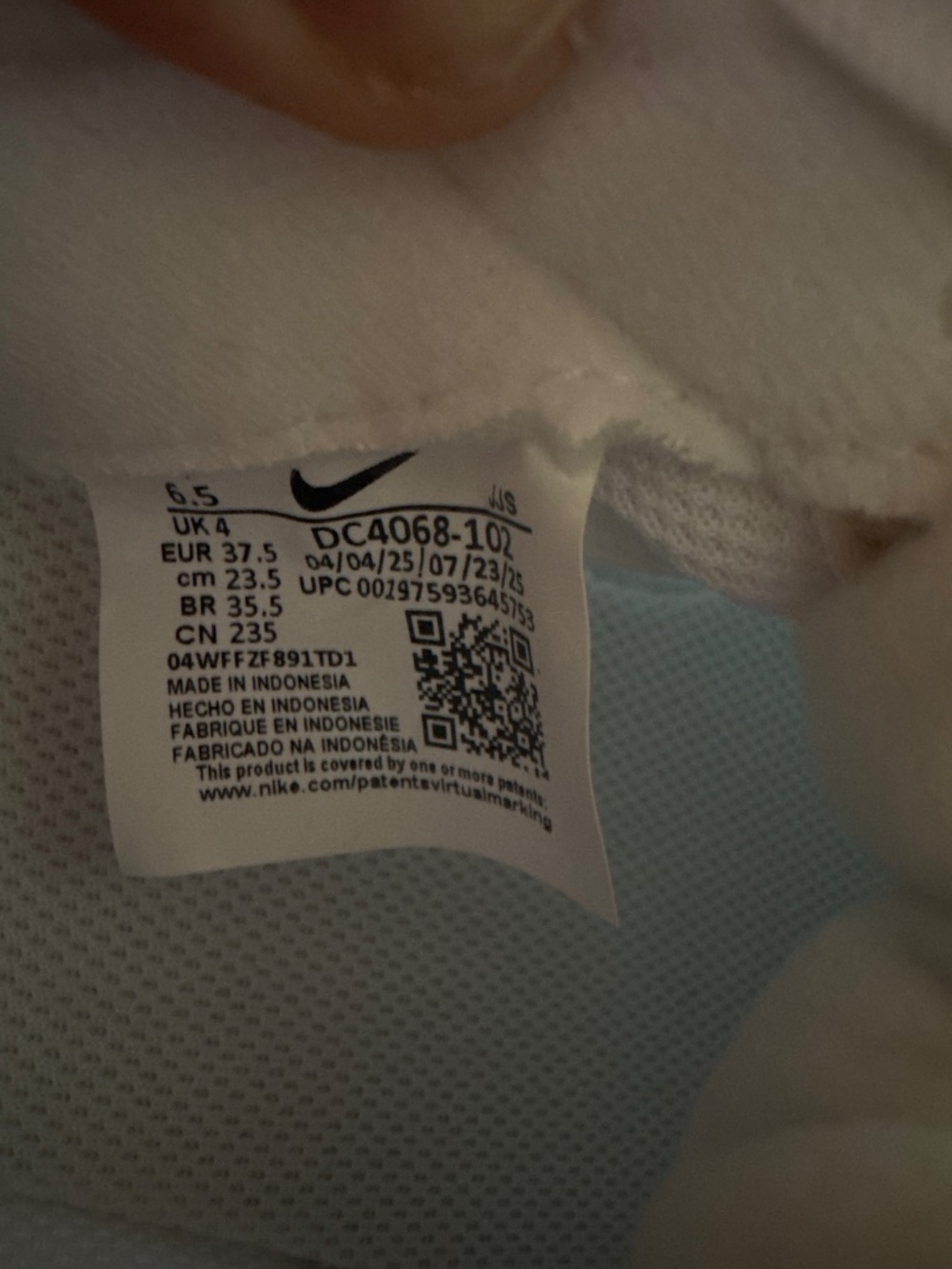 Woman’s Air Max Dawn - Picture 3 of 5